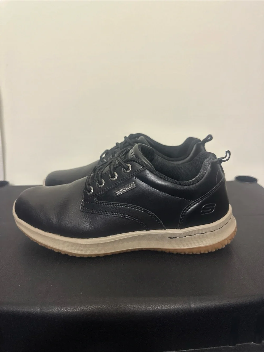 Skechers Men's Size 7 Black Slip In Shoe